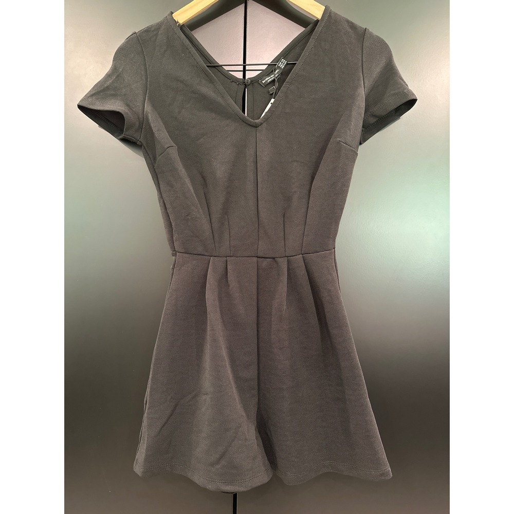 Bershka BSK Girl Black Ribbed Short Sleeve Romper V-Neck Keyhole Back XXS NEW
